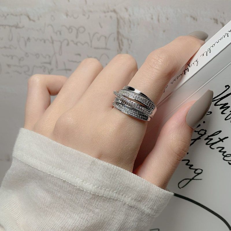 Pierścionek z cyrkoniami w kol – Chrome Hearts Ring recenzja i cena