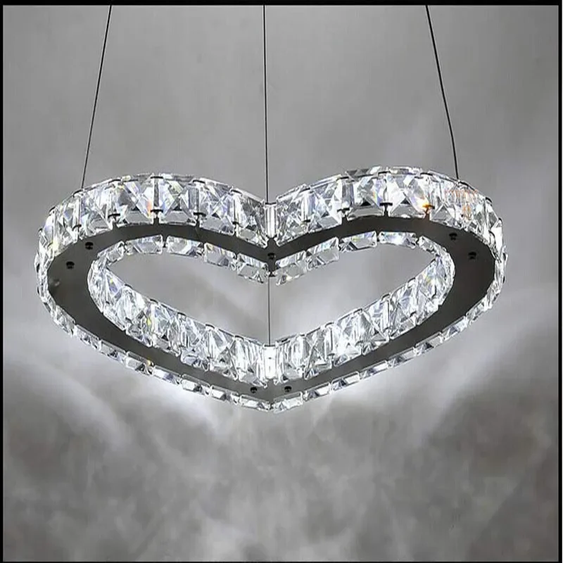 Żyrandol do salonu ze stali ni – Chrome Hearts Ring recenzja i cena